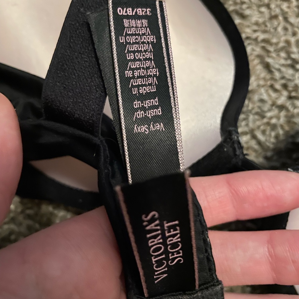 Victoria's Secret Black Bra with Logo Straps - Picture 6 of 7